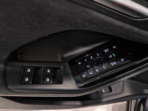 Audi Q6 e-tron quattro thumbnail