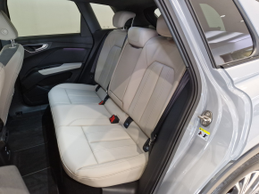 Audi Q4 45 e-tron quattro 210 kW / 286 CP thumbnail