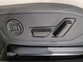 Audi Q4 45 e-tron quattro 210 kW / 286 CP thumbnail
