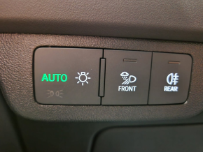 Audi Q4 45 e-tron quattro 210 kW / 286 CP thumbnail