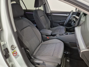 VW Noul Golf Var. Life mildHy.1.5 eTSI DSG thumbnail