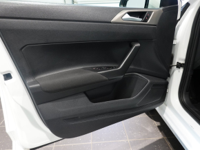 VW Polo Comfortline 1.0 TSI OPF 4 usi thumbnail