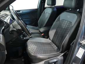 VW Tiguan Allspace R-Line TSI 4MOTION DSG thumbnail