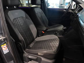 VW Tiguan Allspace R-Line TSI 4MOTION DSG thumbnail