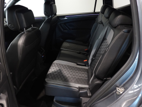 VW Tiguan Allspace R-Line TSI 4MOTION DSG thumbnail