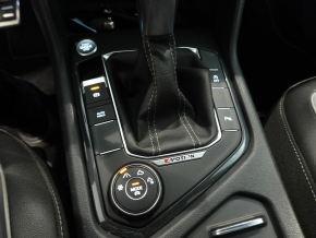 VW Tiguan Allspace R-Line TSI 4MOTION DSG thumbnail