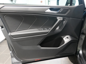 VW Tiguan Allspace R-Line TSI 4MOTION DSG thumbnail