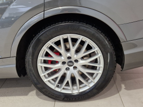 Audi SQ7 4.0 TDI quattro thumbnail