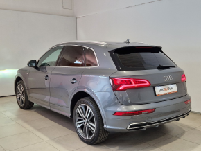 Audi Q5 Sport 2.0 TDI quattro thumbnail