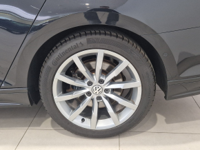 VW Passat Highline 2.0  biTDI 4Mot DSG TD thumbnail