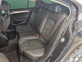 VW Passat Highline 2.0  biTDI 4Mot DSG TD thumbnail