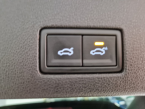 VW Touareg TDI 4MOTION thumbnail