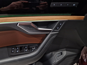 VW Touareg TDI 4MOTION thumbnail