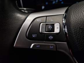 VW Touareg TDI 4MOTION thumbnail