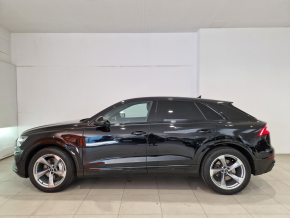 Audi Q8 50 TDI quattro thumbnail