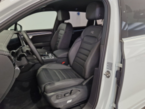 VW Touareg R-Line TDI 4MOTION thumbnail