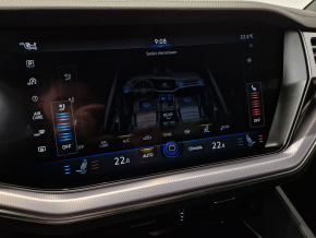 VW Touareg R-Line TDI 4MOTION thumbnail