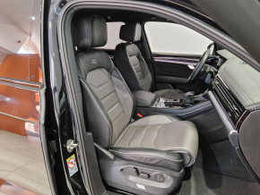 VW Touareg R-Style V6 TDI thumbnail