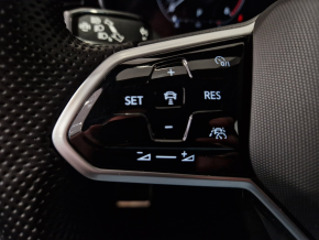 VW Touareg R-Style V6 TDI thumbnail