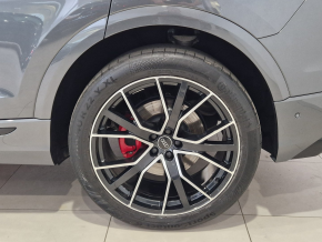 Audi Q8 PI 55 TFSI e quattro 290 kW / 394 CP thumbnail