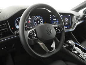 VW Noul Touareg Elegance V6 TDI thumbnail