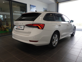 Škoda OCTAVIA COMBI AMBITION 2.0 TDI DSG thumbnail