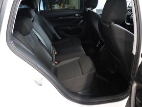 Škoda OCTAVIA COMBI AMBITION 2.0 TDI DSG thumbnail