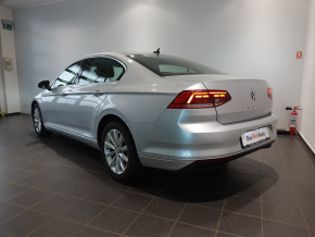 VW Noul Passat Comfortline 2.0 TDI DSG thumbnail
