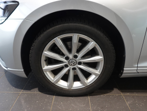 VW Noul Passat Comfortline 2.0 TDI DSG thumbnail