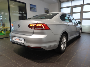 VW Noul Passat Comfortline 2.0 TDI DSG thumbnail