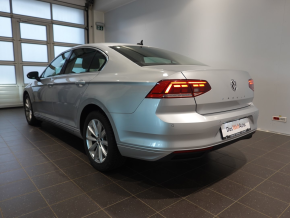 VW Noul Passat Comfortline 2.0 TDI DSG thumbnail