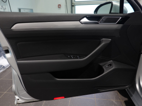 VW Noul Passat Comfortline 2.0 TDI DSG thumbnail
