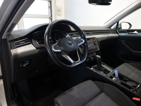 VW Noul Passat Comfortline 2.0 TDI DSG thumbnail