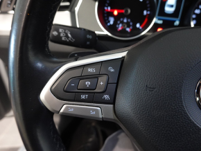 VW Noul Passat Comfortline 2.0 TDI DSG thumbnail