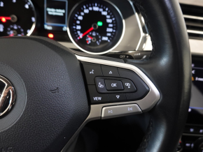 VW Noul Passat Comfortline 2.0 TDI DSG thumbnail