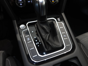 VW Noul Passat Comfortline 2.0 TDI DSG thumbnail