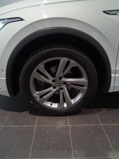VW Noul Tiguan R-Line 2,0 TDI SCR DSG 4Mot thumbnail
