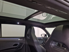 VW Tiguan R TSI 4MOTION DSG thumbnail