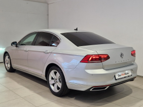 VW Noul Passat Highline 2.0 TDI DSG thumbnail