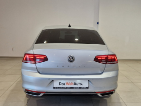 VW Noul Passat Highline 2.0 TDI DSG thumbnail