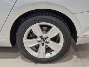 VW Noul Passat Highline 2.0 TDI DSG thumbnail