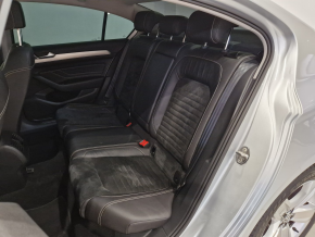 VW Noul Passat Highline 2.0 TDI DSG thumbnail