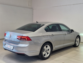 VW Noul Passat Comfortline 2.0 TDI DSG thumbnail