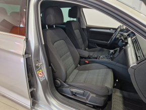 VW Noul Passat Comfortline 2.0 TDI DSG thumbnail