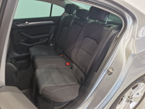 VW Noul Passat Comfortline 2.0 TDI DSG thumbnail
