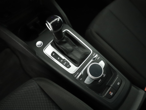 Audi Q2 35 TFSI thumbnail