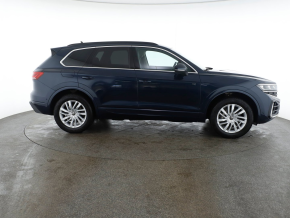 VW Noul Touareg R-Line V6 TSI thumbnail