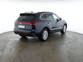 VW Noul Touareg R-Line V6 TSI thumbnail
