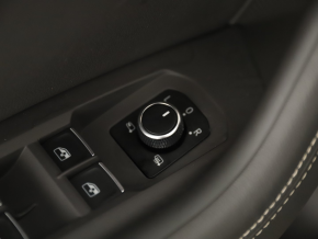 VW Noul Touareg R-Line V6 TSI thumbnail