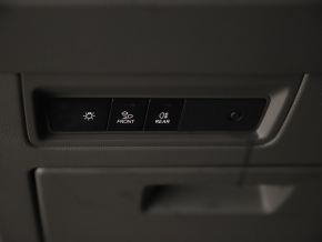 VW Noul Touareg R-Line V6 TSI thumbnail